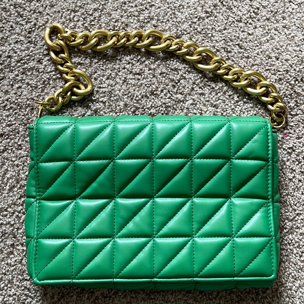 Quilted Zara bag with chain